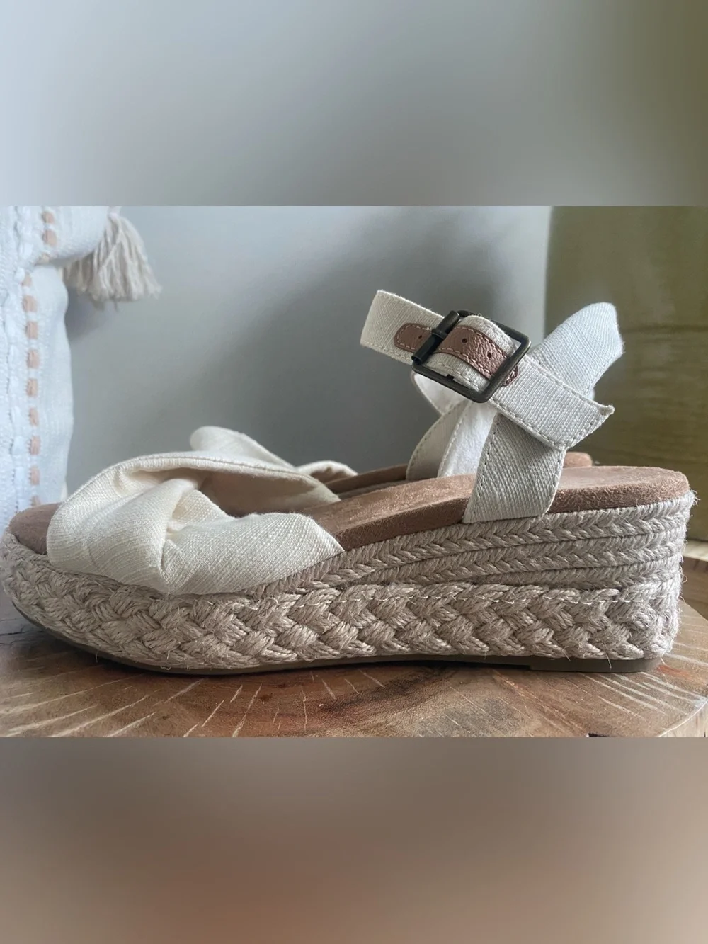 Toms Kinsley Natural Ivory Knotted Espadrille Wedge Sandal Boho Coastal Vacation